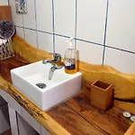 Caldeira Guest house *