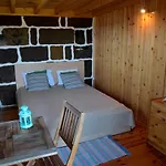 Caldeira Guest house *